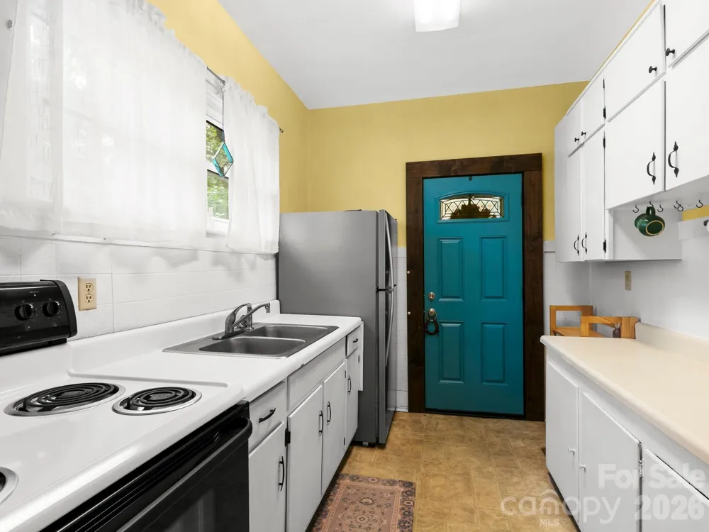 27 Warwick Road Asheville, NC 28803
