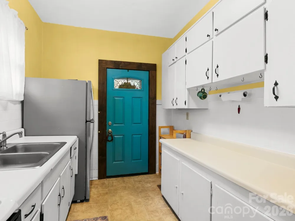 27 Warwick Road Asheville, NC 28803