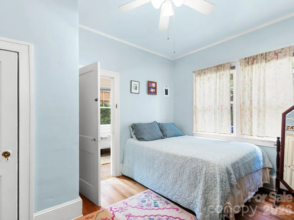 27 Warwick Road Asheville, NC 28803