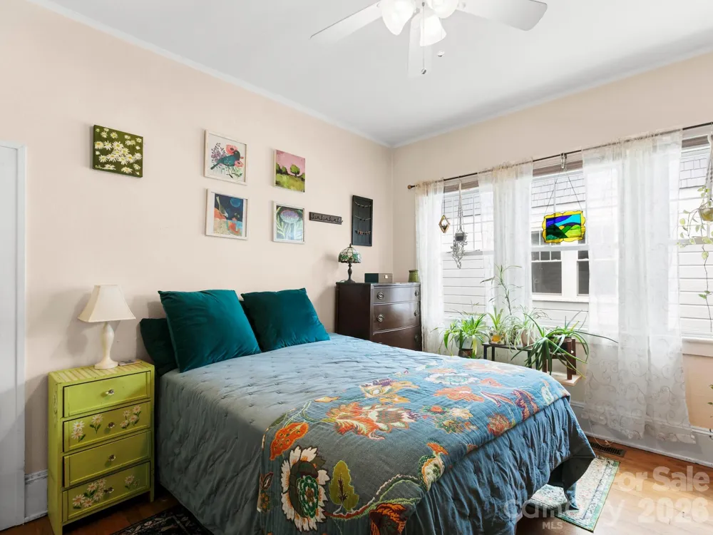27 Warwick Road Asheville, NC 28803