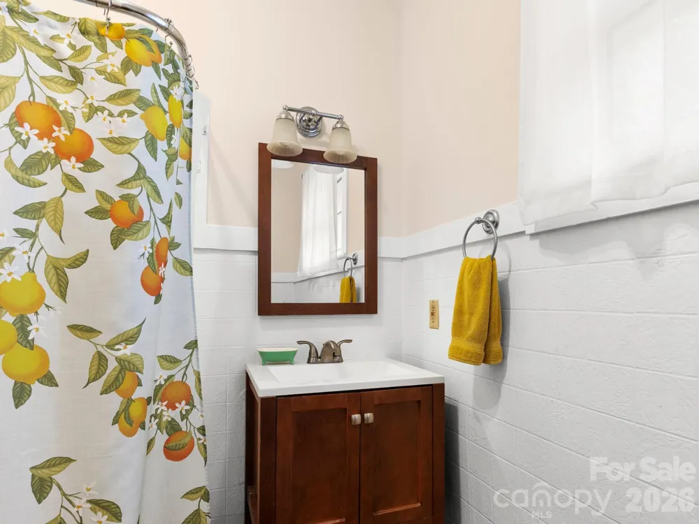 27 Warwick Road Asheville, NC 28803