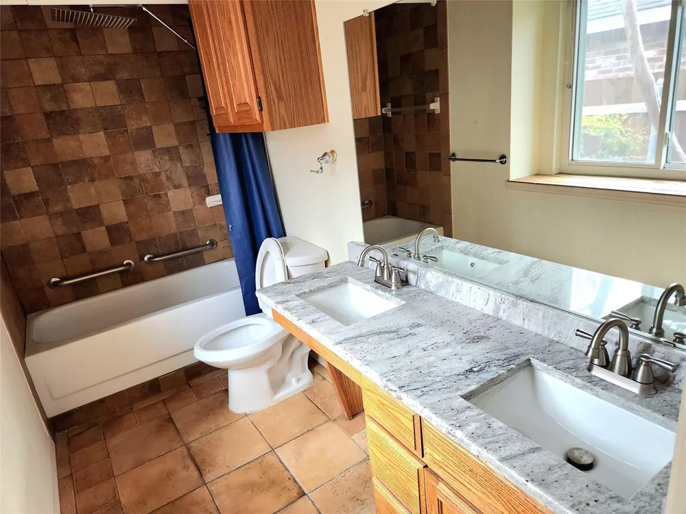 4346 Briar Hill Drive Grand Prairie, TX 75052