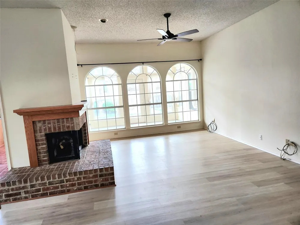 4346 Briar Hill Drive Grand Prairie, TX 75052