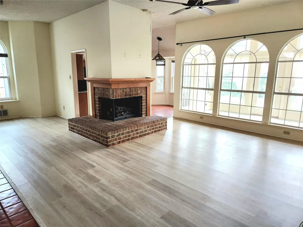 4346 Briar Hill Drive Grand Prairie, TX 75052
