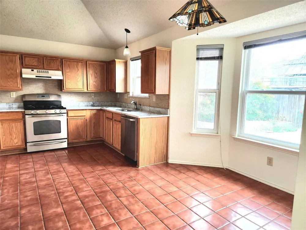 4346 Briar Hill Drive Grand Prairie, TX 75052