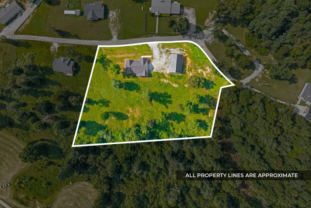 153 High Point Rd Erin, TN 37061