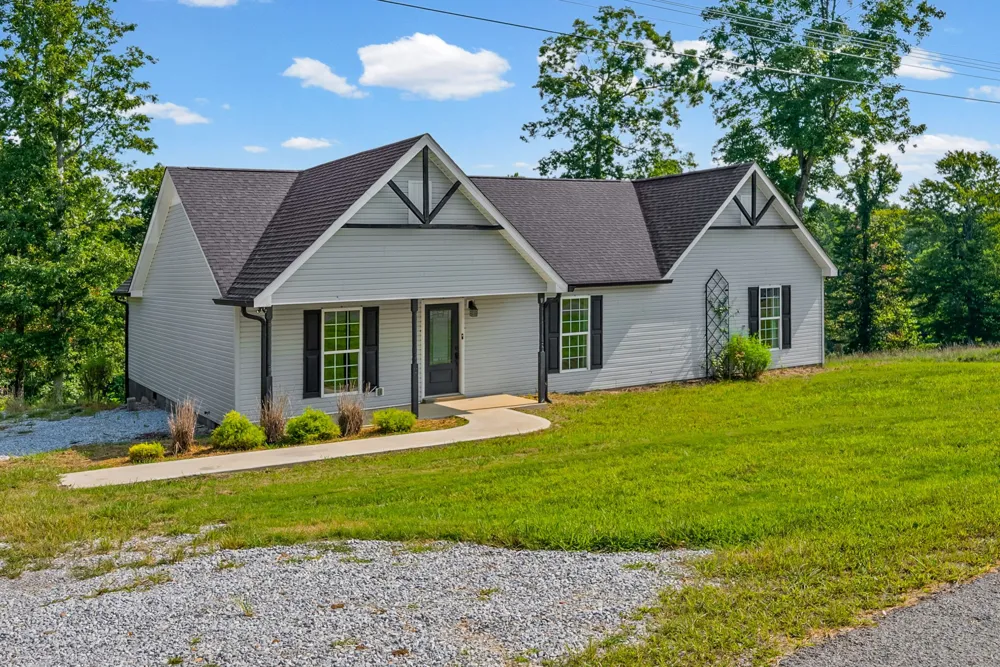153 High Point Rd Erin, TN 37061