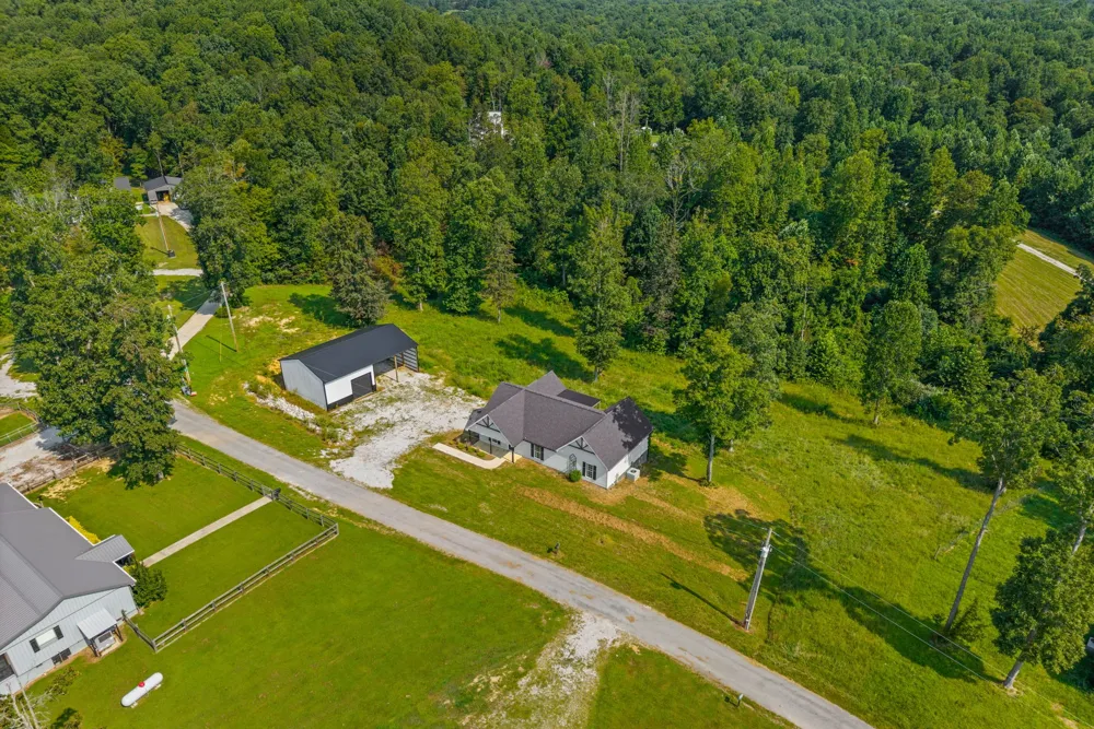 153 High Point Rd Erin, TN 37061