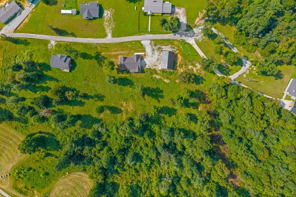 153 High Point Rd Erin, TN 37061