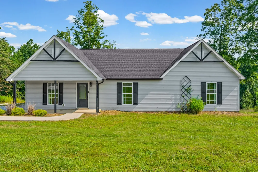 153 High Point Rd Erin, TN 37061