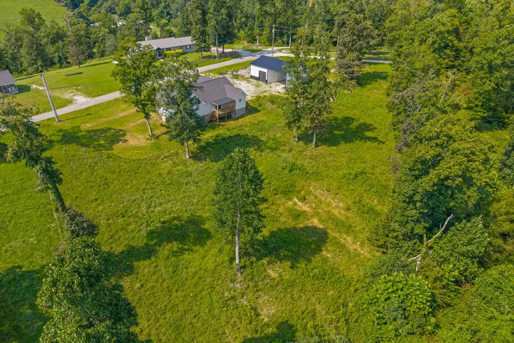 153 High Point Rd Erin, TN 37061