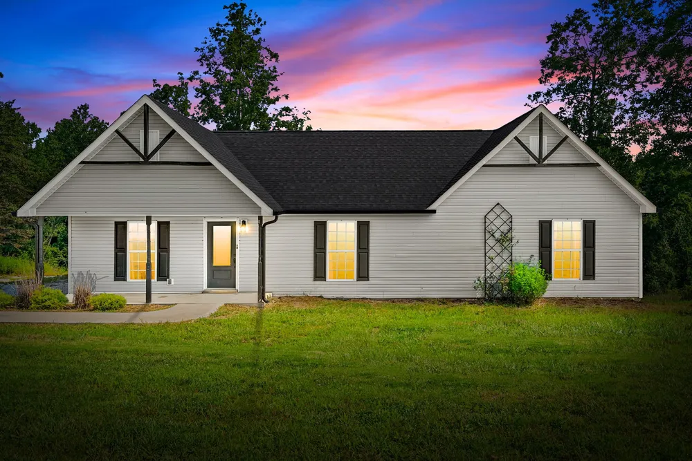 153 High Point Rd Erin, TN 37061