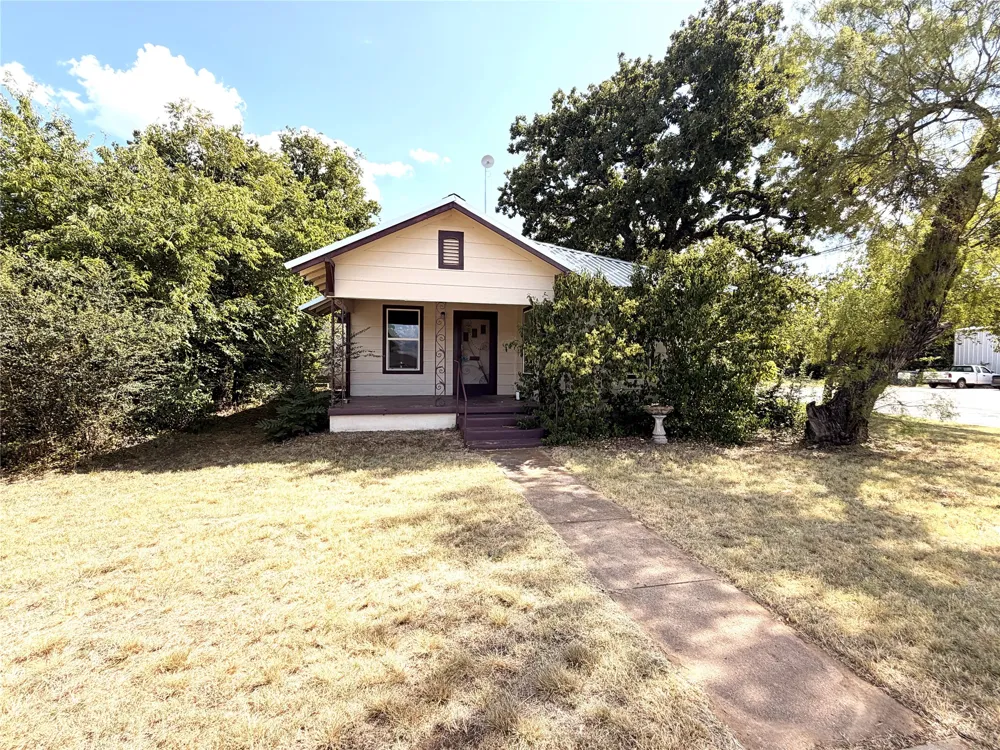 712 W Main Street Eastland, TX 76448