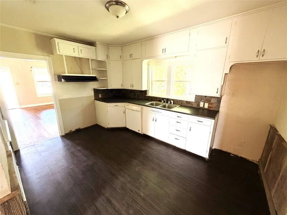 712 W Main Street Eastland, TX 76448