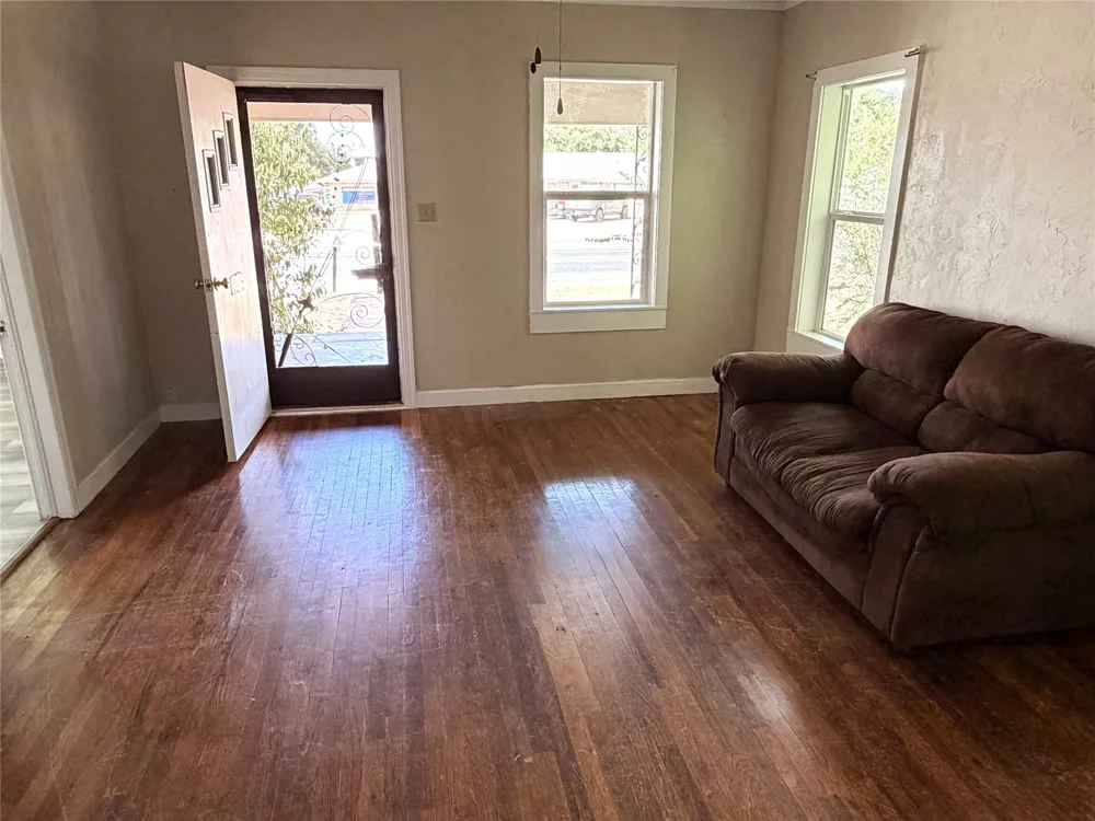 712 W Main Street Eastland, TX 76448