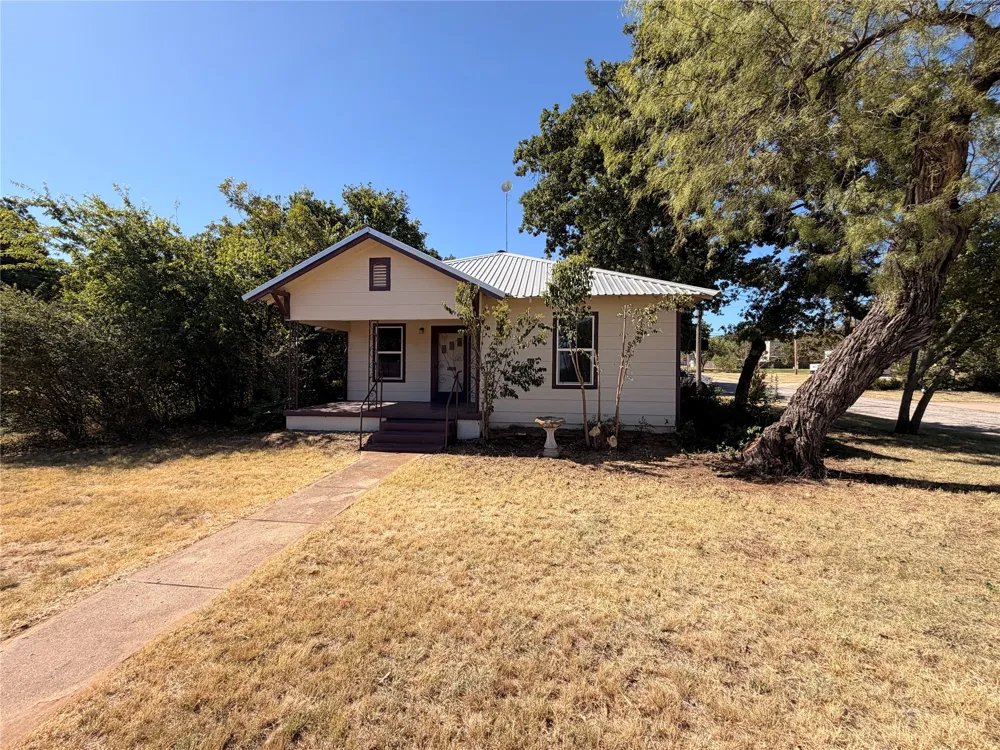 712 W Main Street Eastland, TX 76448