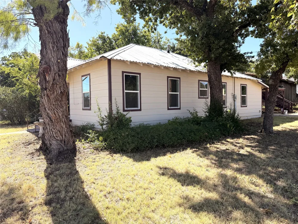 712 W Main Street Eastland, TX 76448