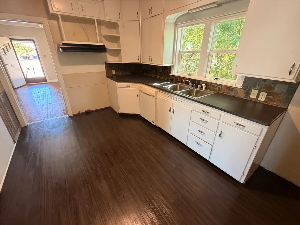 712 W Main Street Eastland, TX 76448