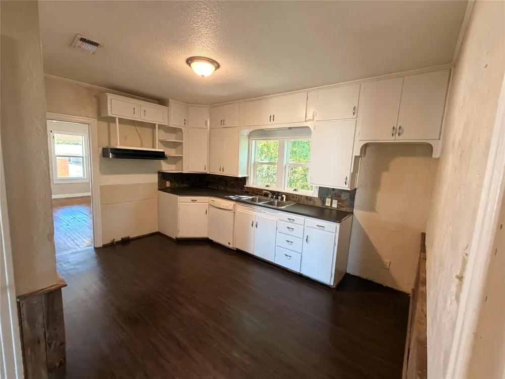 712 W Main Street Eastland, TX 76448