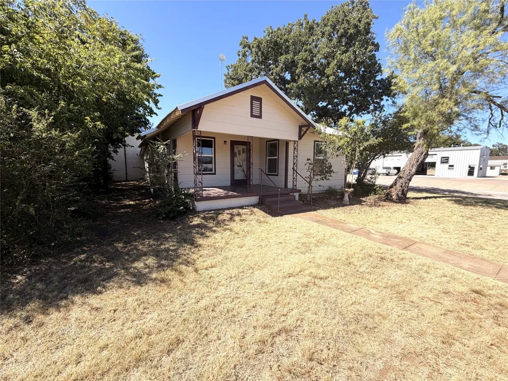 712 W Main Street Eastland, TX 76448