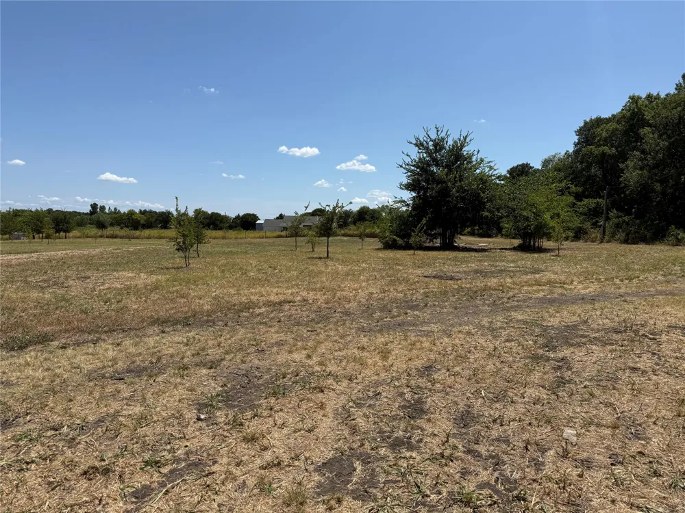 101 CR 4709 Leonard, TX 75452