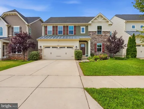807 BOXWOOD DRIVE