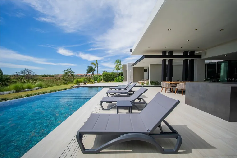 908 CORREDOR MIRALAGO Dorado, PR 00646
