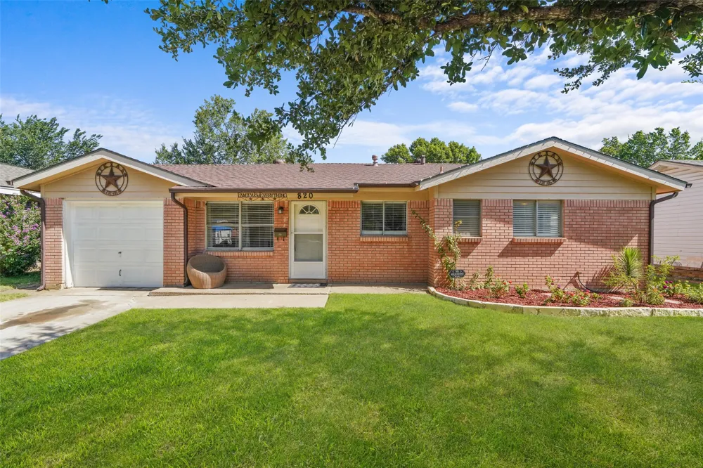 820 Russell Road Everman, TX 76140