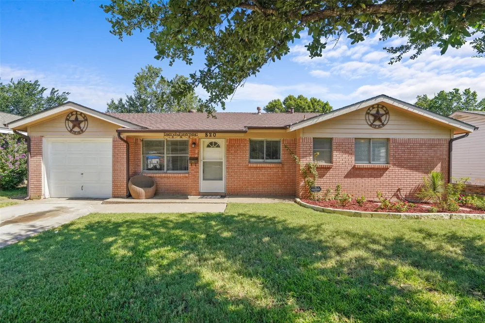 820 Russell Road Everman, TX 76140
