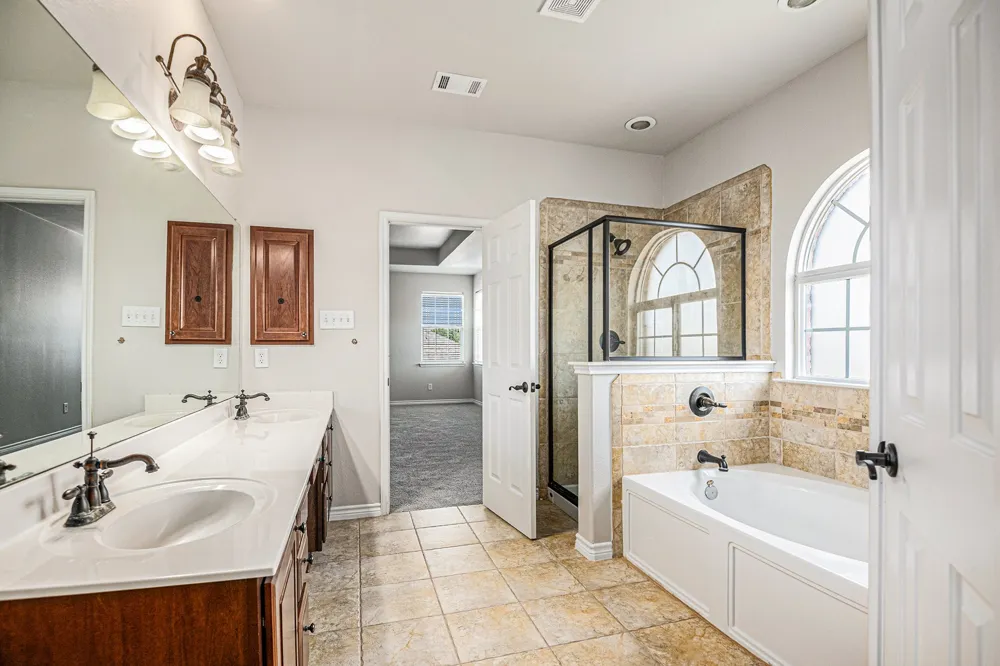 605 Port Royale Way Euless, TX 76039