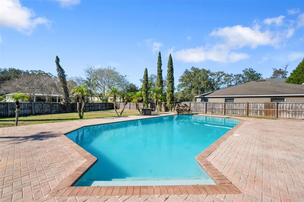 1542 MCCREA DRIVE Lutz, FL 33549