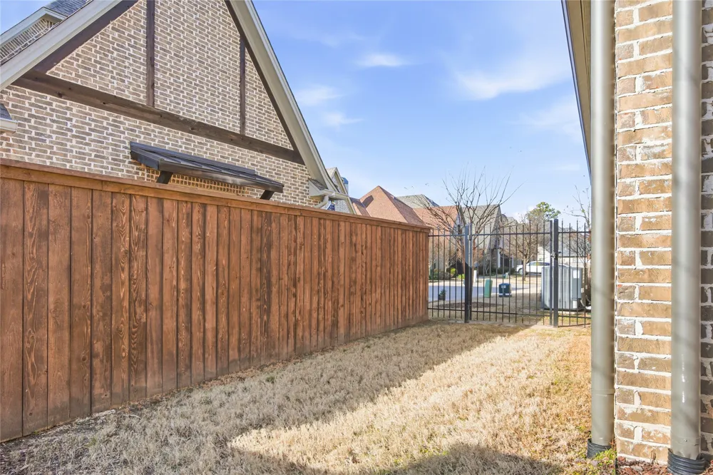 7863 Cross Road Tyler, TX 75703