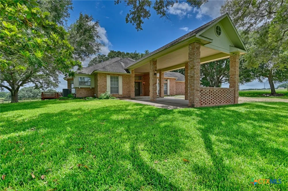 1552 Holub Road Schulenburg, TX 78956