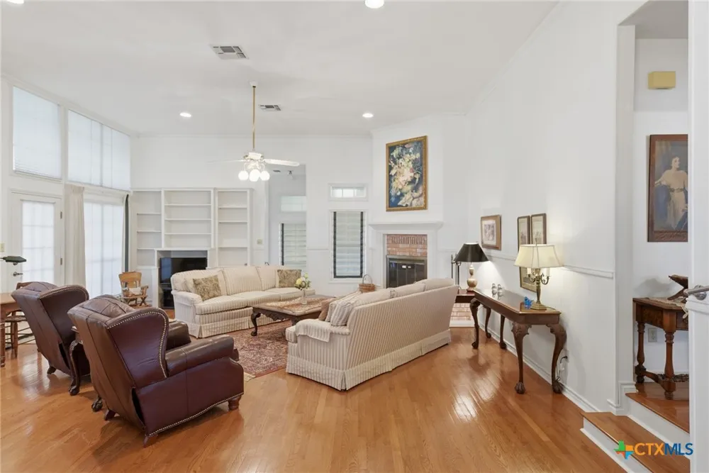 1552 Holub Road Schulenburg, TX 78956