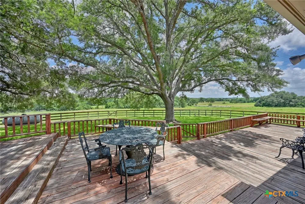 1552 Holub Road Schulenburg, TX 78956
