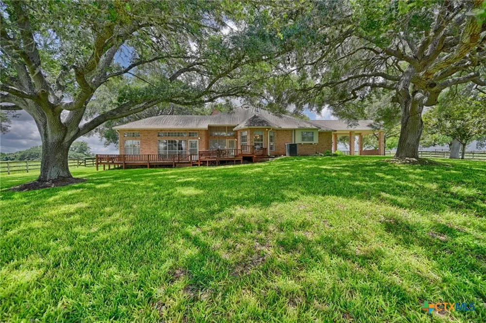1552 Holub Road Schulenburg, TX 78956