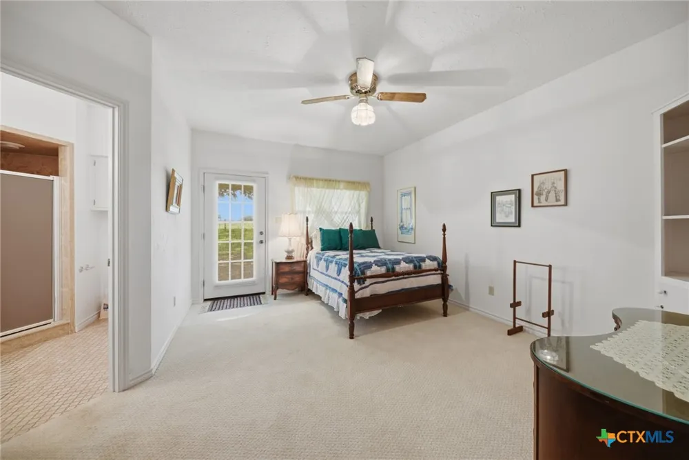 1552 Holub Road Schulenburg, TX 78956