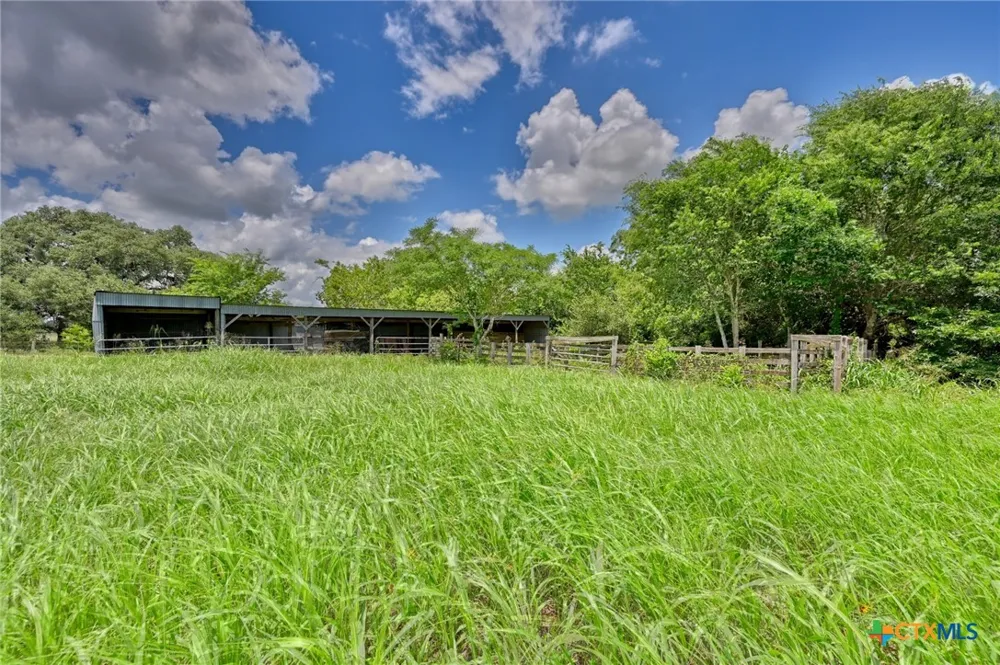 1552 Holub Road Schulenburg, TX 78956