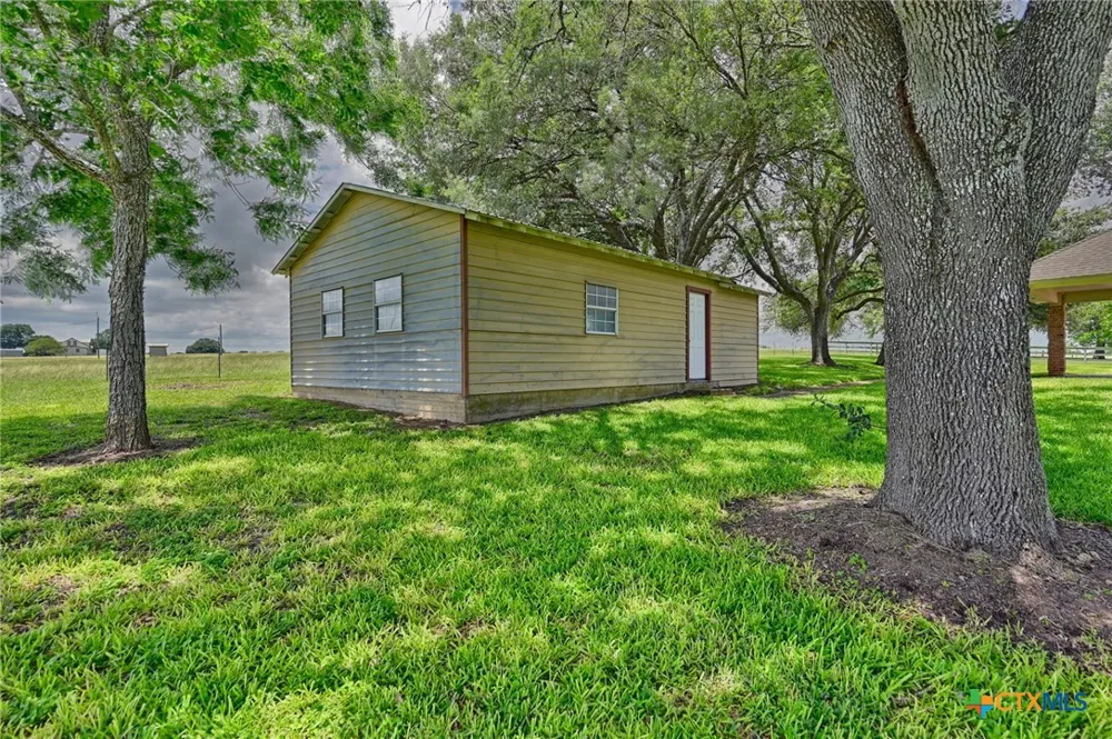 1552 Holub Road Schulenburg, TX 78956