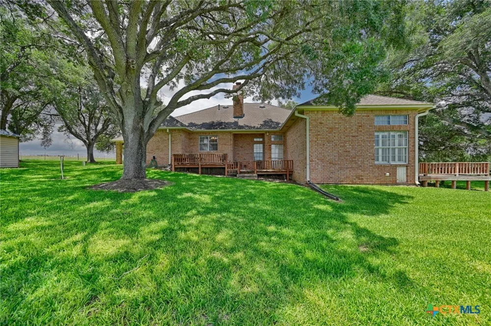 1552 Holub Road Schulenburg, TX 78956