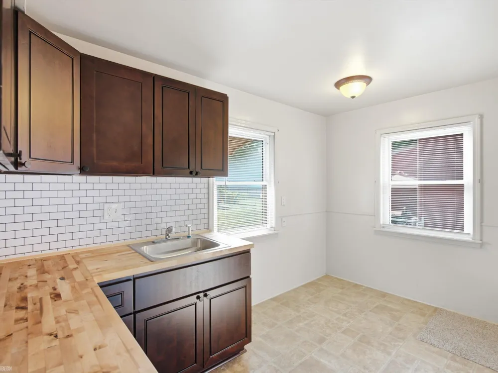 29850 John J Street Roseville City, MI 48066