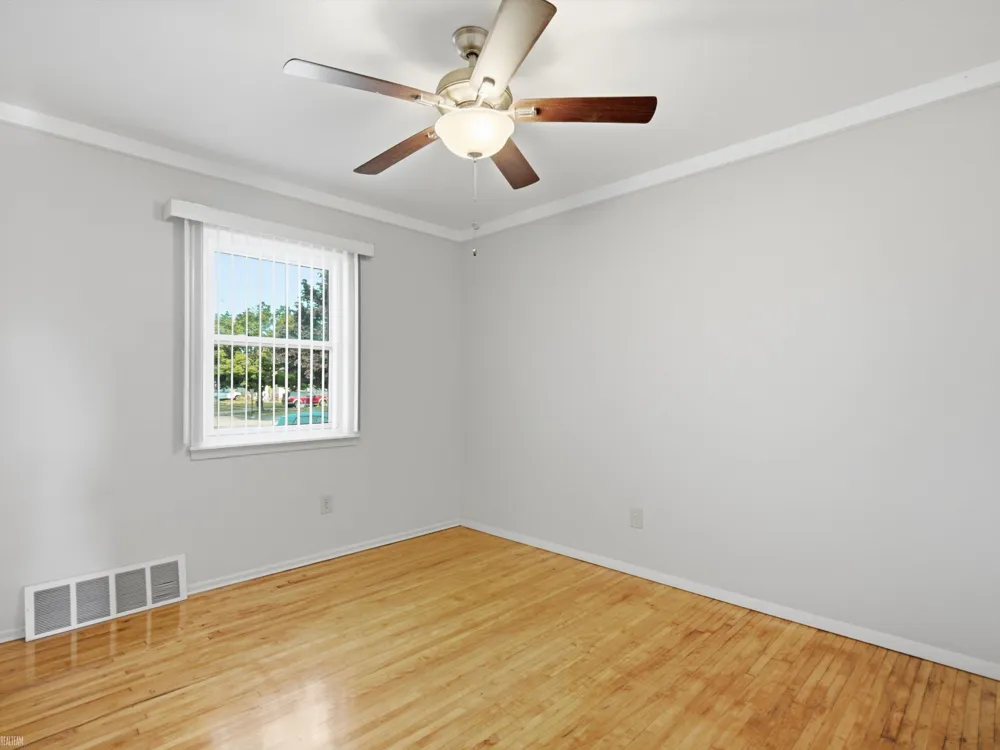 29850 John J Street Roseville City, MI 48066