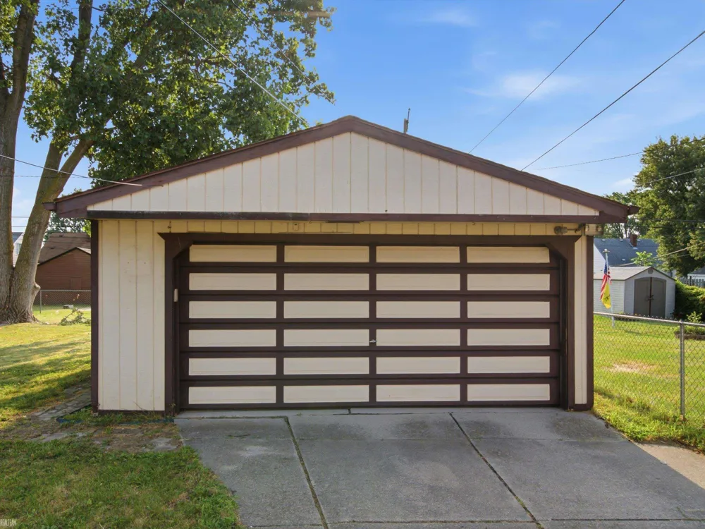 29850 John J Street Roseville City, MI 48066