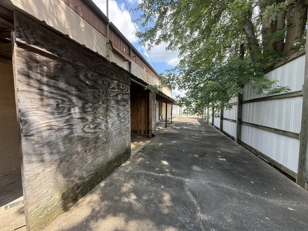 704 Bennett St Lafayette, TN 37083
