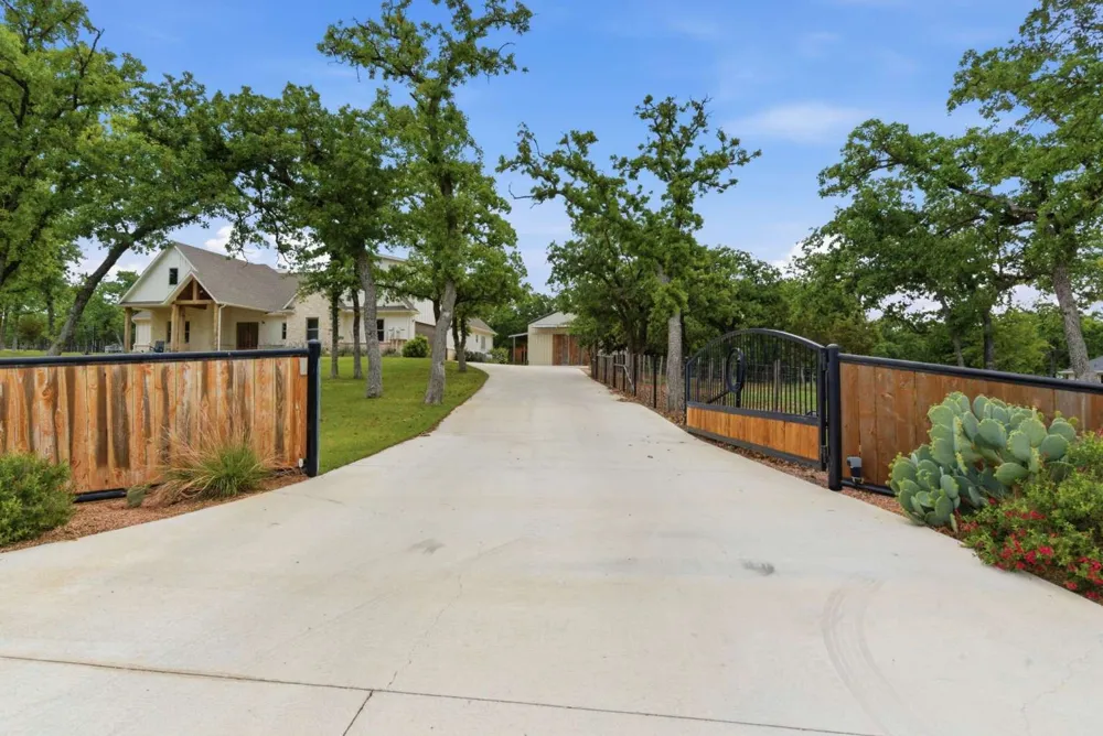 1012 Cheyenne Road Poolville, TX 76487