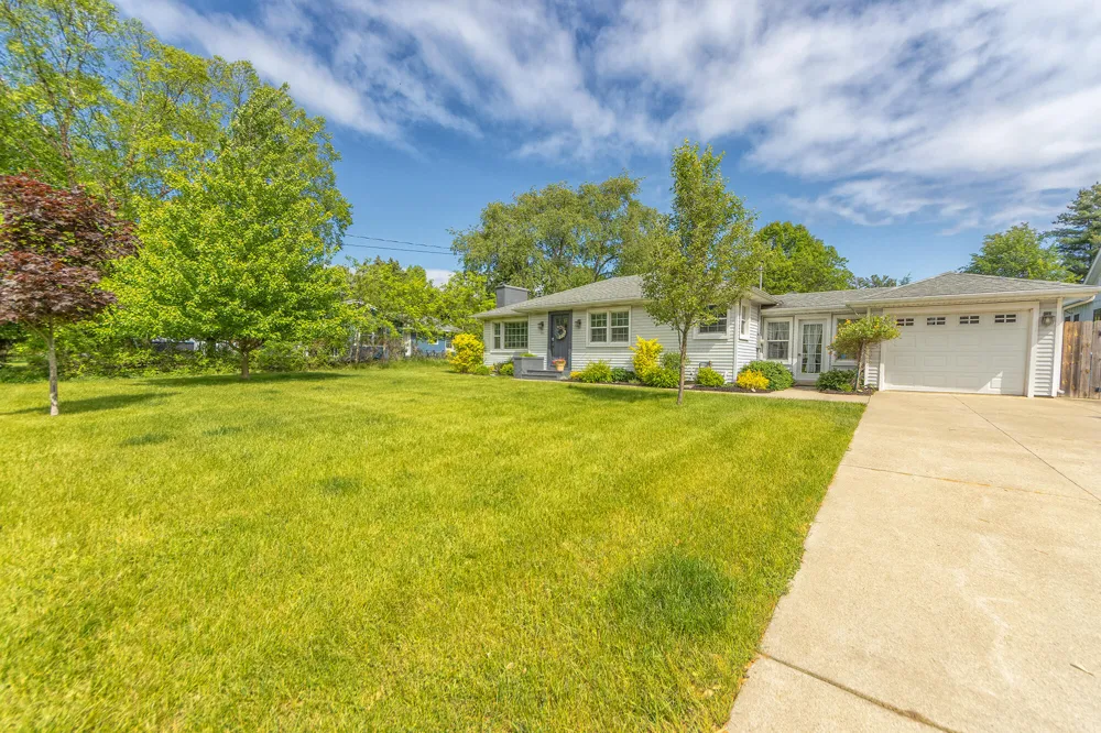 212 W Randolph Street Douglas, MI 49406