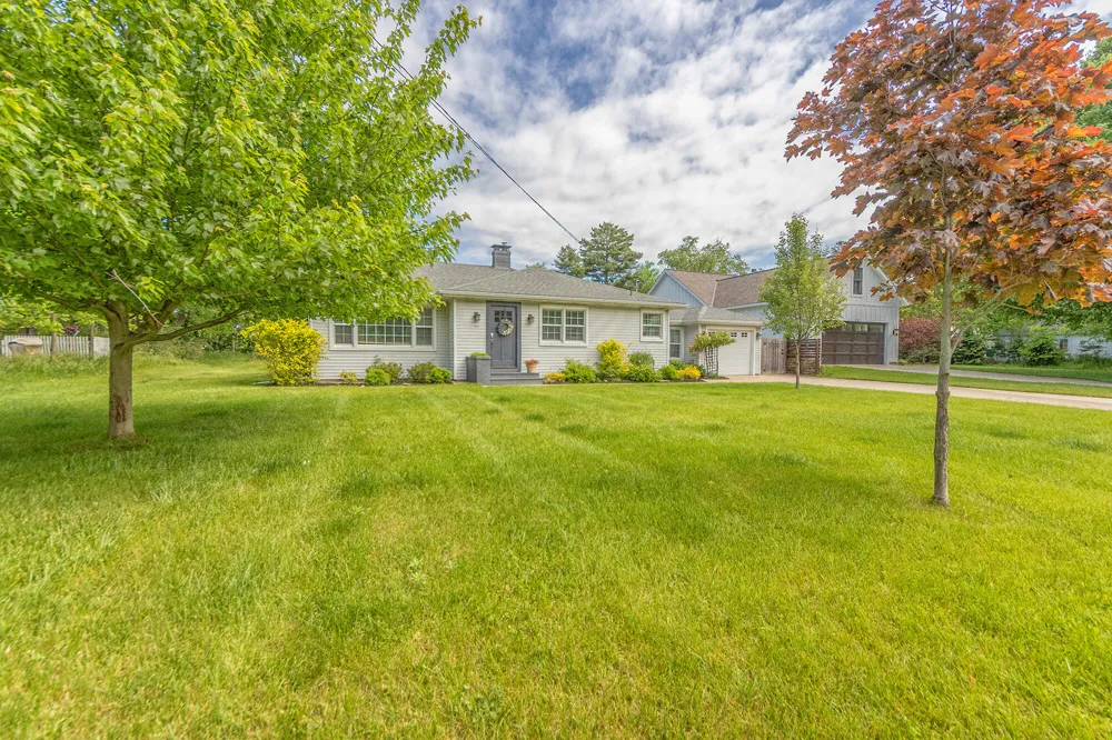 212 W Randolph Street Douglas, MI 49406