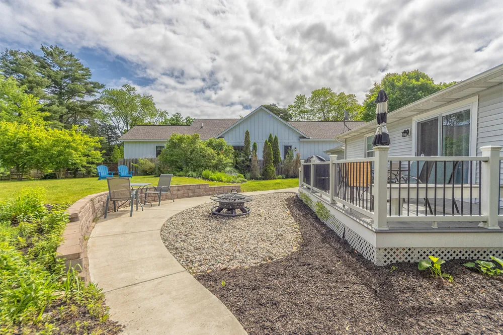 212 W Randolph Street Douglas, MI 49406