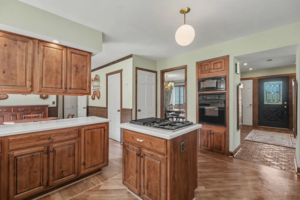 8569 Roundhill Court Saline, MI 48176