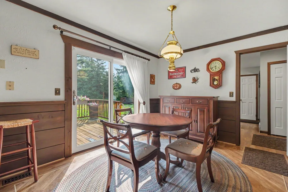 8569 Roundhill Court Saline, MI 48176